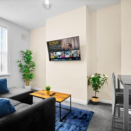 Two Bedroom Apartment - Single Beds - Accommodates 3 - Street Parking - Top Rated -Wbb 西布罗姆维奇 外观 照片
