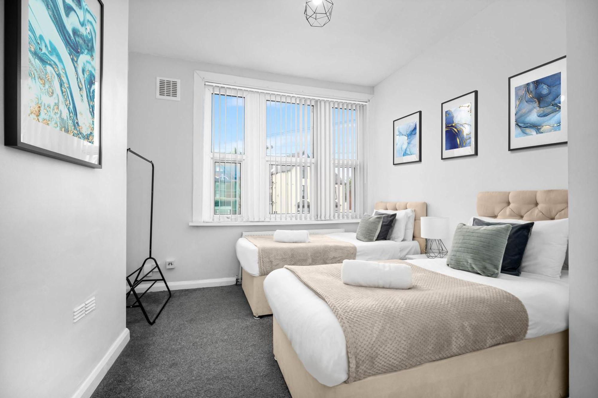 Two Bedroom Apartment - Single Beds - Accommodates 3 - Street Parking - Top Rated -Wbb 西布罗姆维奇 外观 照片
