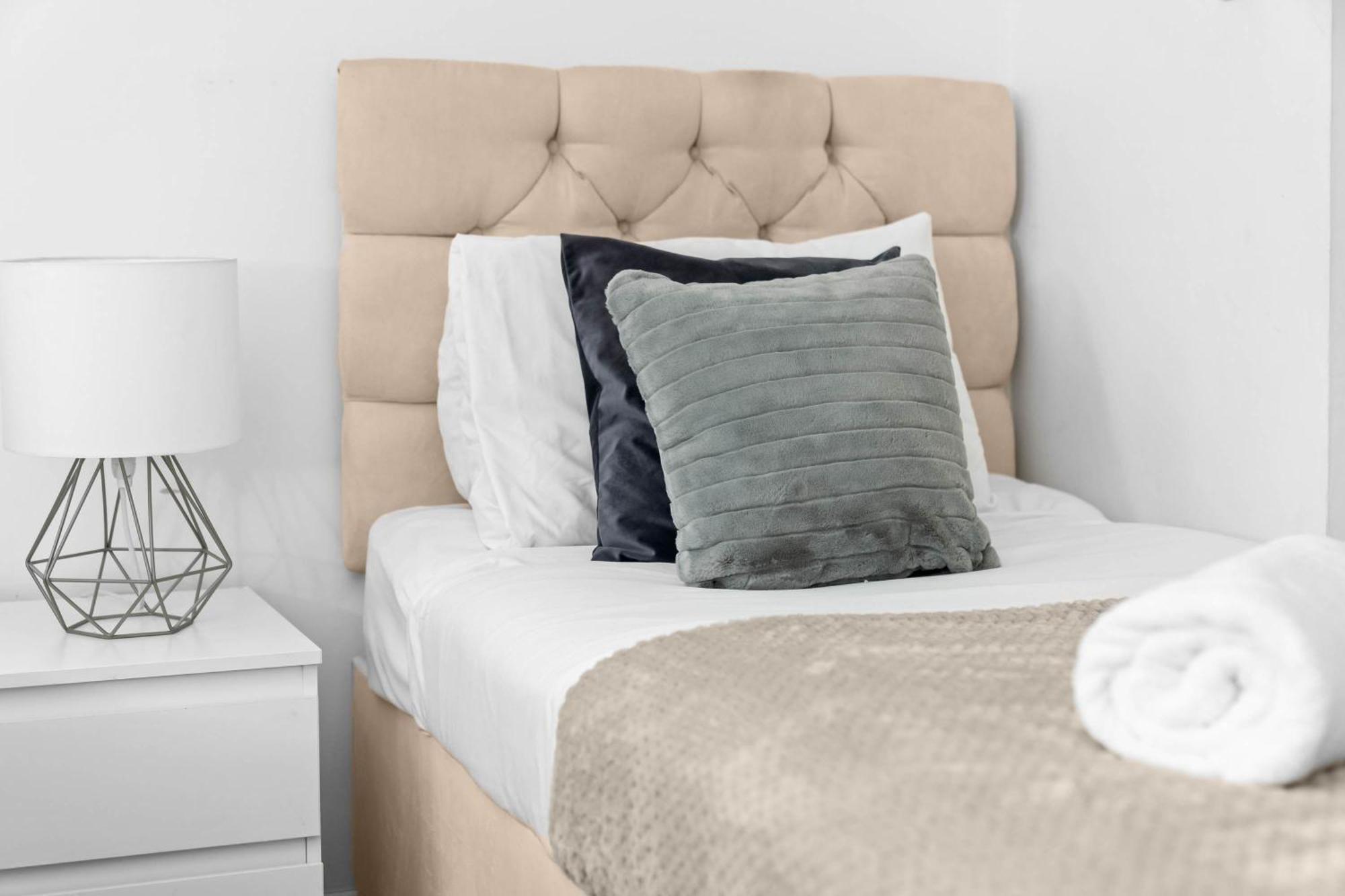 Two Bedroom Apartment - Single Beds - Accommodates 3 - Street Parking - Top Rated -Wbb 西布罗姆维奇 外观 照片