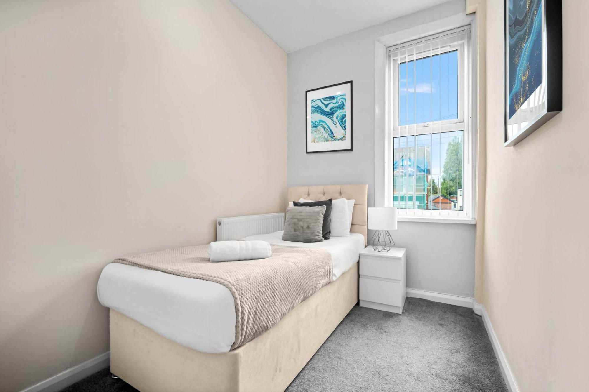 Two Bedroom Apartment - Single Beds - Accommodates 3 - Street Parking - Top Rated -Wbb 西布罗姆维奇 外观 照片